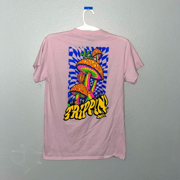 DGK Tops - " ✨🍄TriPpiN' 🥴⚡️" - Shirt